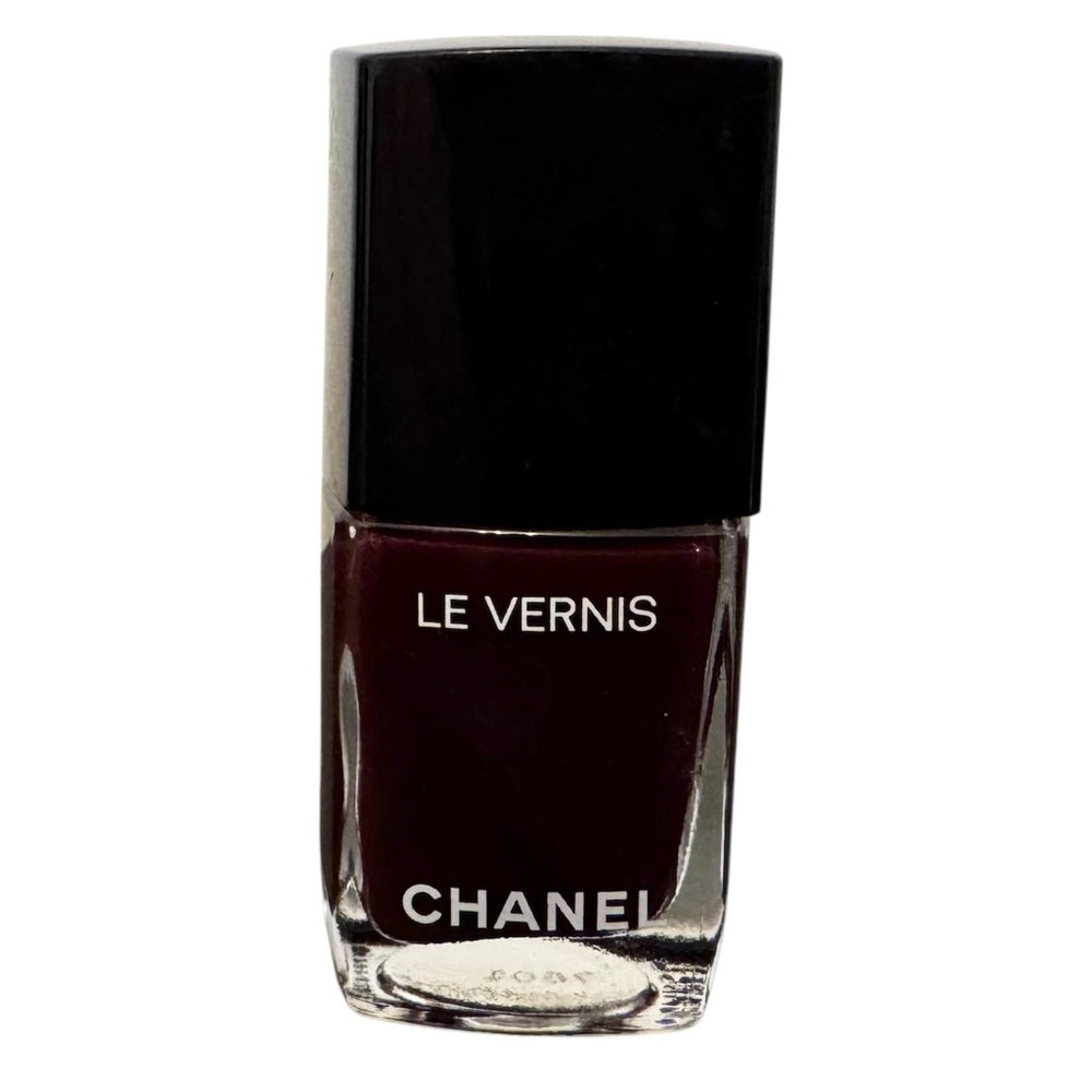 CHANEL Le Vernis Nail Color in Vamp